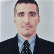 Profesor de programación para personas de diferentes edades.